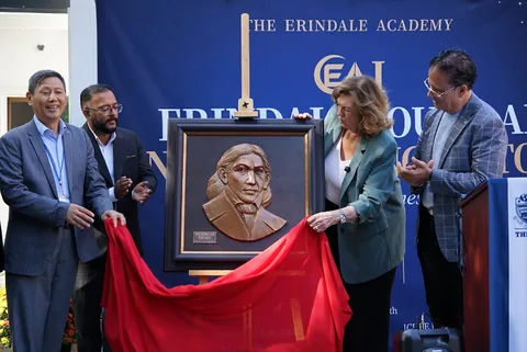 The Froebel sculpture is unveiled at The Erindale Academy.